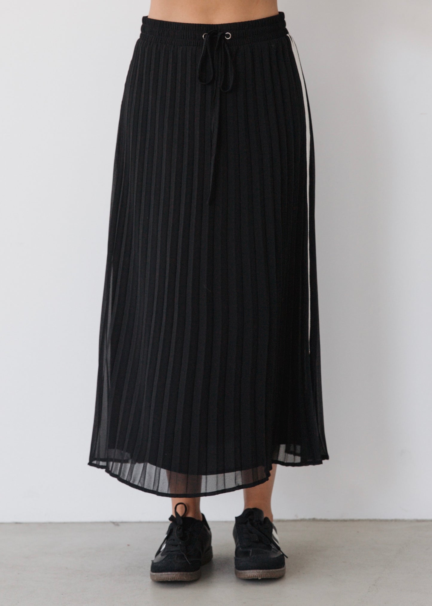 Pleated Midi Skirt | Black