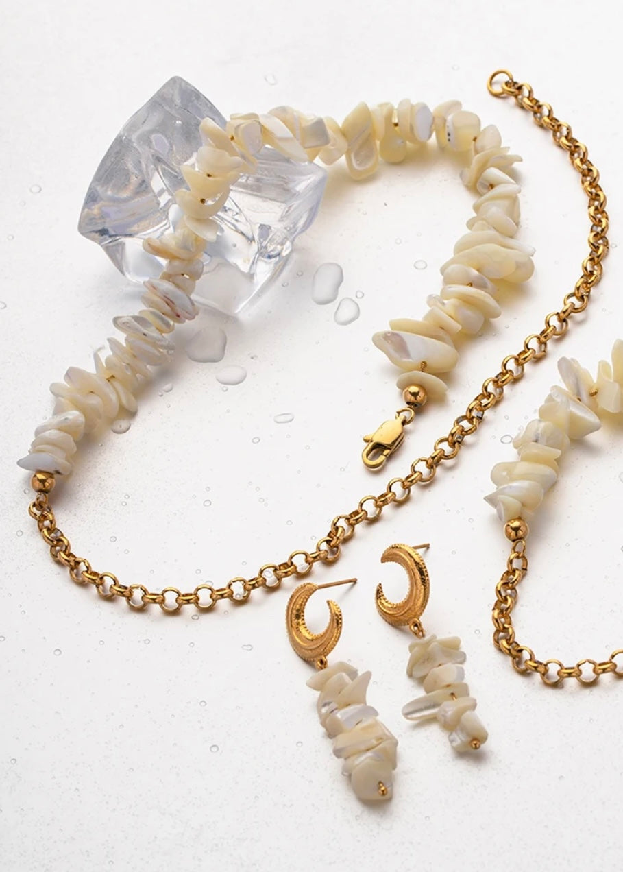 Crescent and Shell Pendant Earring non Tarnish 18k Gold plated