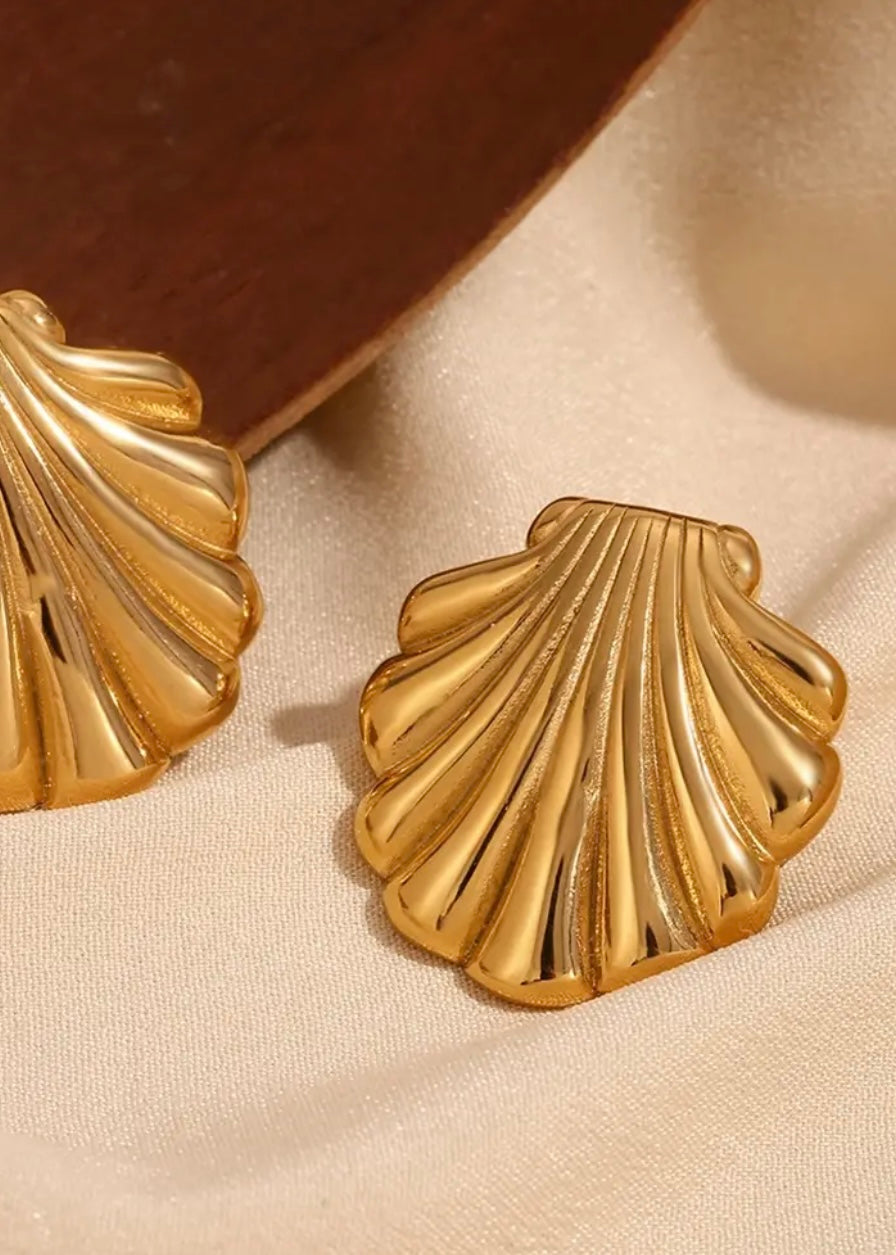 Gold Shell Earring