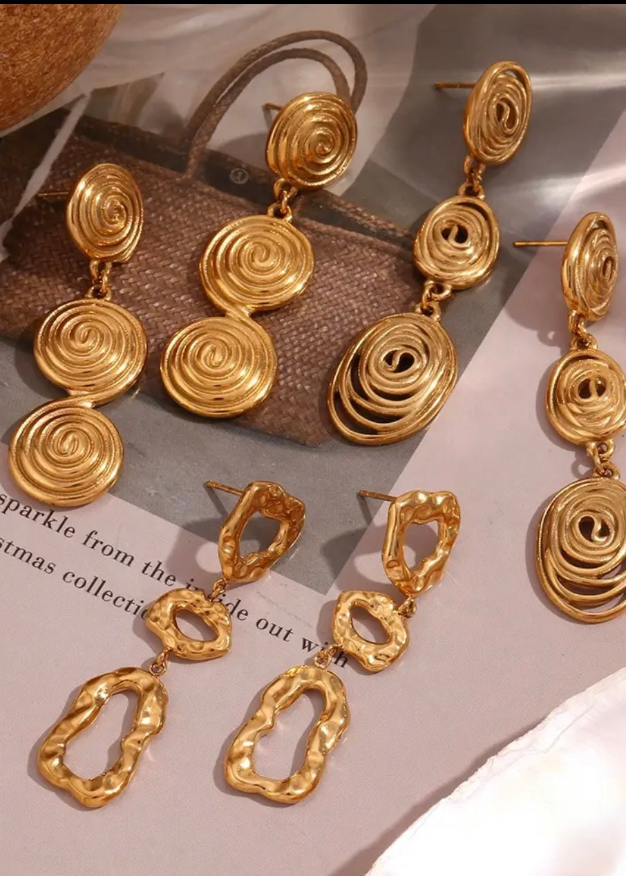 Gold Winding Drop Earring