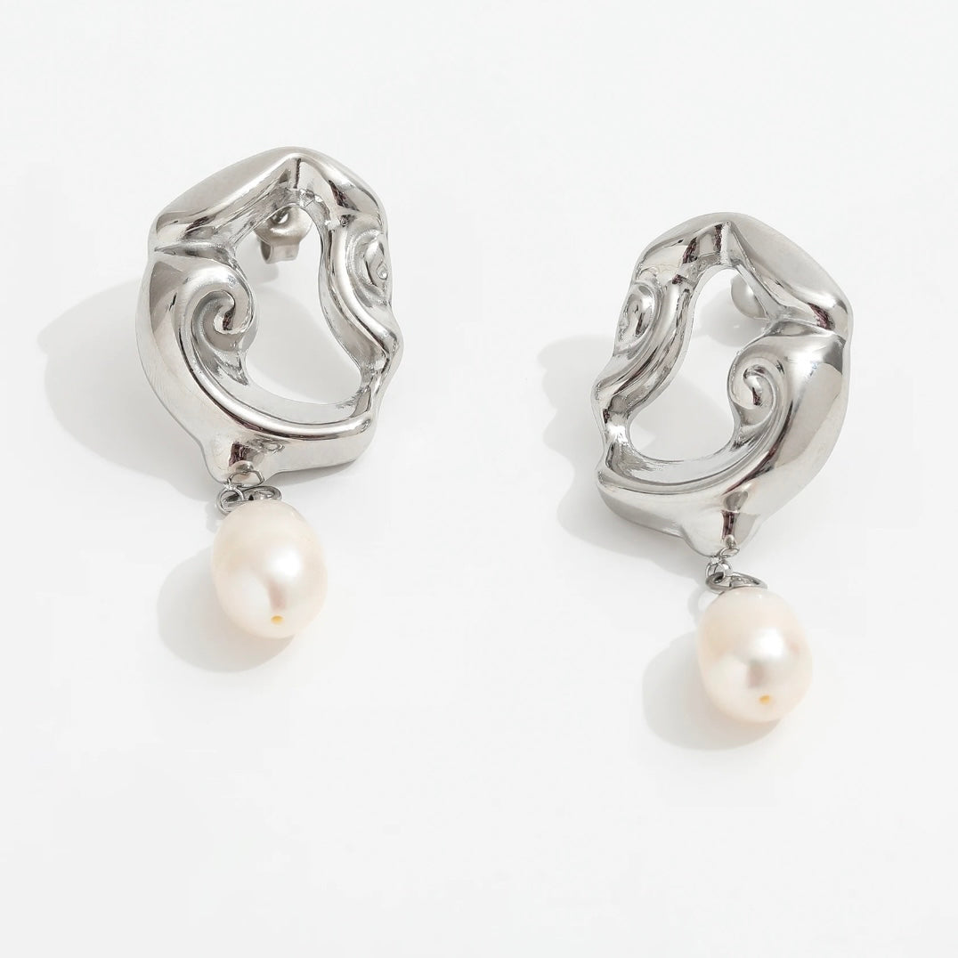 Silver Swirl Freshwater pearl Earring
