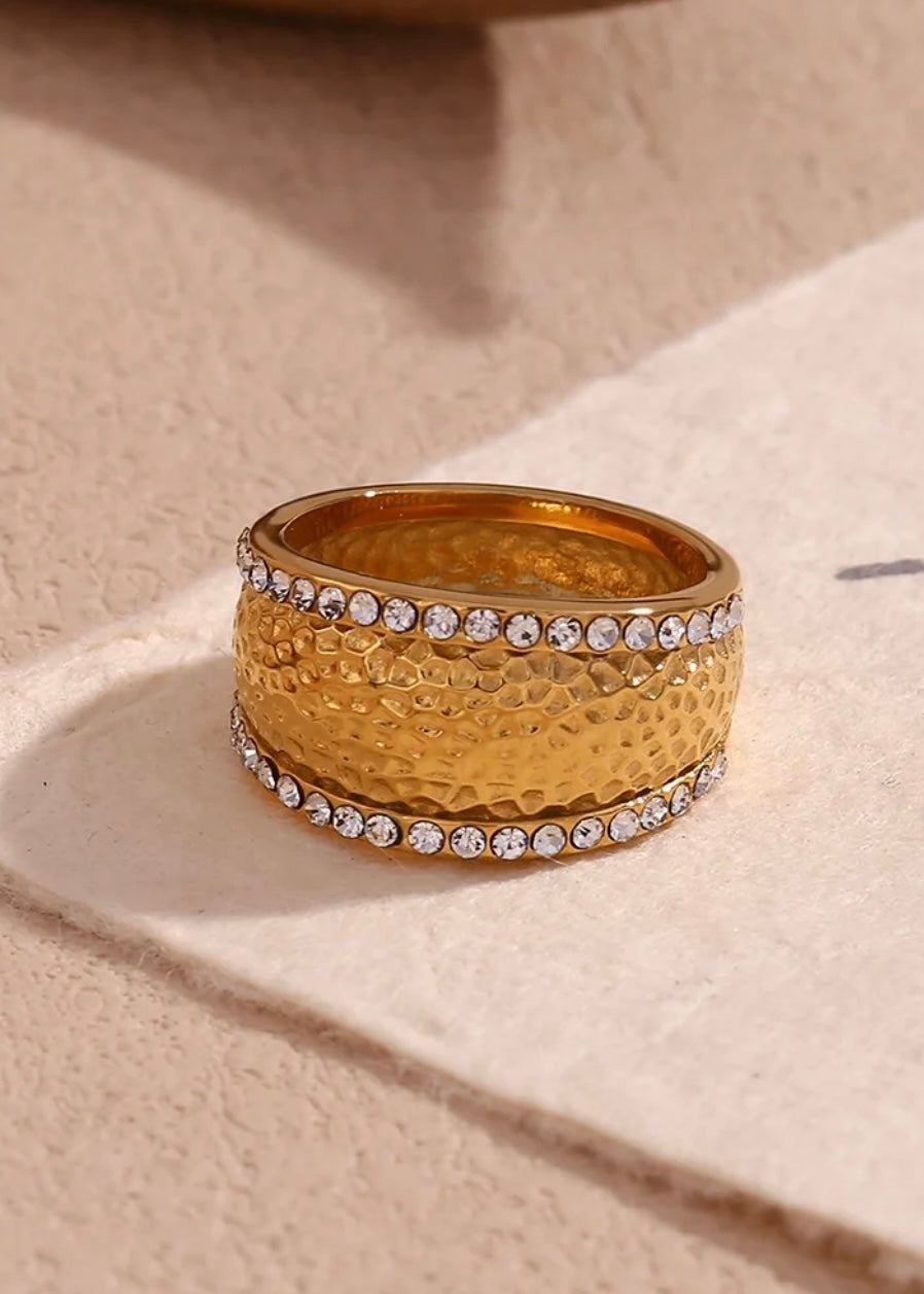 Artenia Hammered Gold Ring