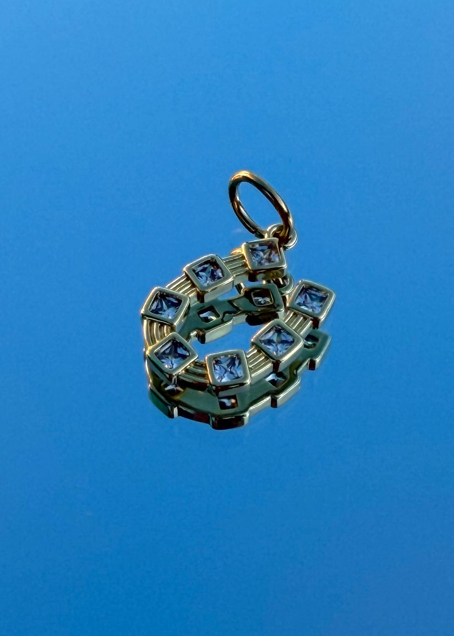 Horse Shoe Charm | Gold