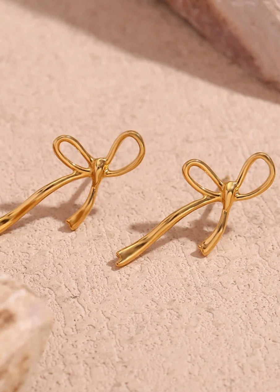 Tie Me Up Gold Earring