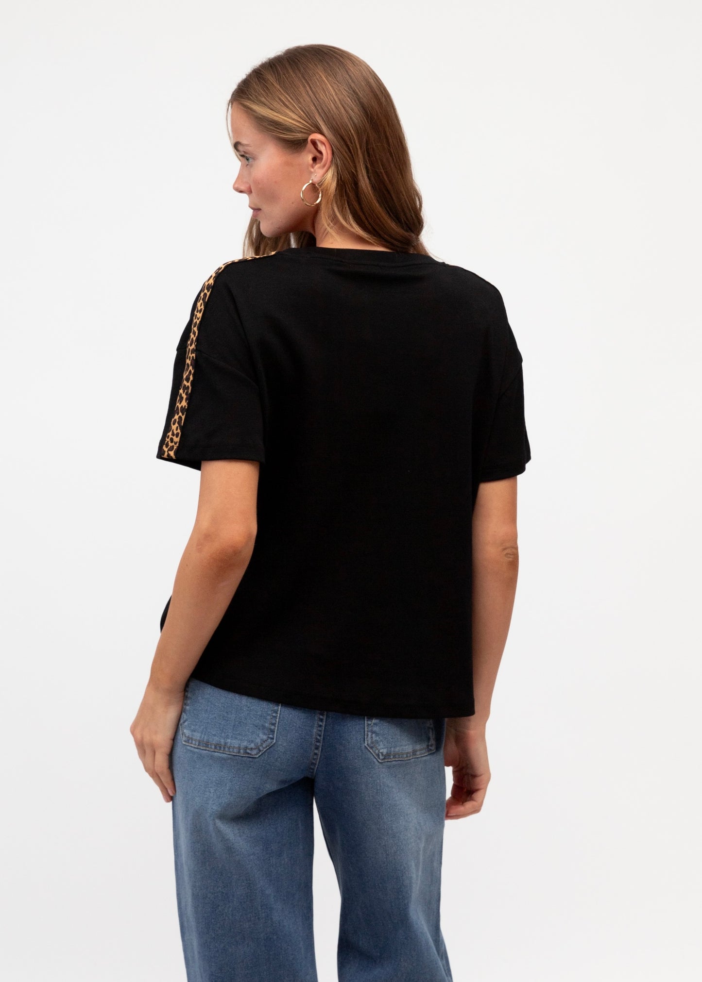 Leopard Trim Tuck Tee | Black