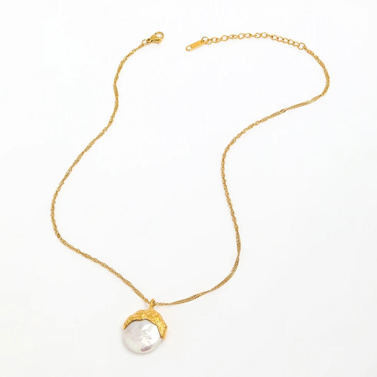Eclipse freshwater pearl necklace