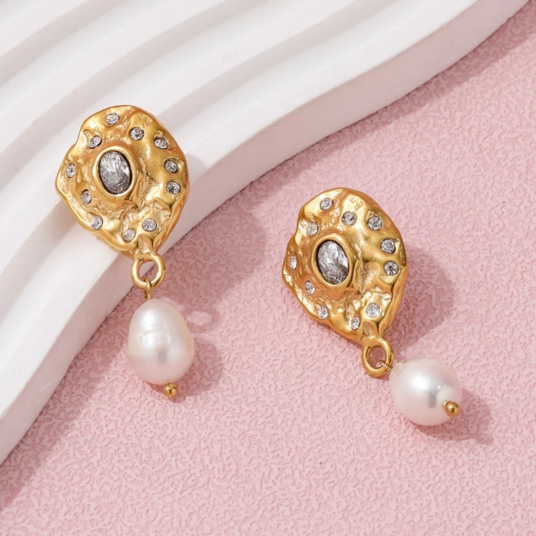Freshwater pearl and Zirconia Earring