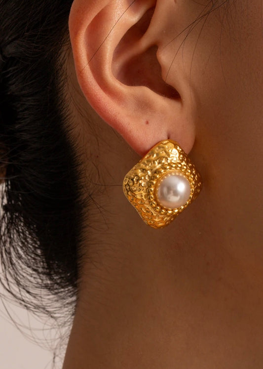 Hammered Gold and Pearl Stud Earring non Tarnish 18k Gold plated